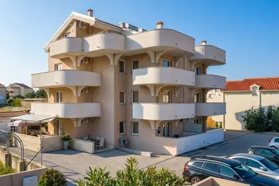 Image de Two-bedroom apartment Grey Goose P1 with the terace