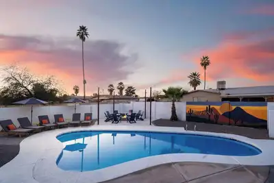 Image de Piece of Paradise • Pool, Games, Fire Pit, Hot tub