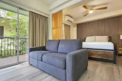 Image de Waikiki Studio Retreat | Ac, Wi-Fi & Full Kitchen 301