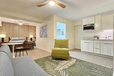 Image de Ground floor w/ parking Central Waikiki Stay - Walk Everywhere 102
