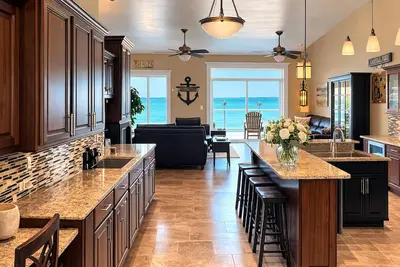 Image de New Listing! Spacious 3-bedroom Penthouse Condo @ Geneva On The Lake.