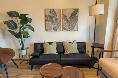 Image de Relaxing Lodi Retreat Near Nyc with King Bed & Large Furnished Backyard