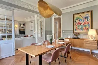 Image de Bright and classic Parisian apartment 2 Bd 2bth in Saint-Germain-des-Prés