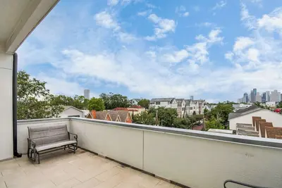 Image de Montrose Skyline Luxury | Private Rooftop | Elevator Home