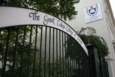 4-bedroom bed & breakfast in peaceful Toronto