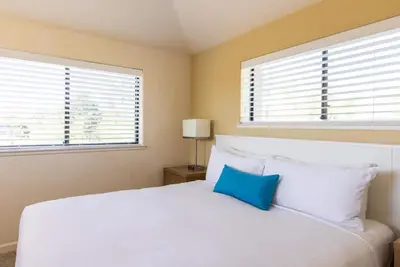 Image de Family Fun at the Bluffs: Resort Playground, 3 Pools & Beach Bonfire Kits