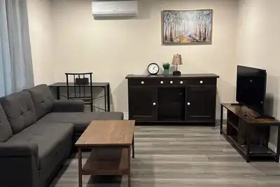 Image de Fully renovated a year ago, fully equipped, convenience, excellent location.