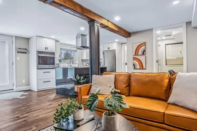 Image de Sunlit Suite: 2 Queen Beds/1 Bath Apt: Mins to Train, Trails, Downtown & Golfing