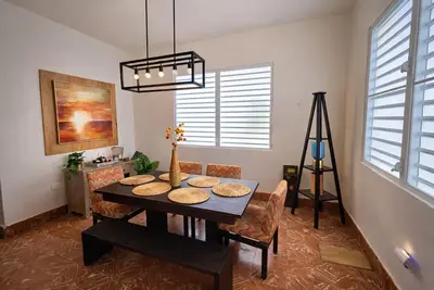 Image de Comfortable home near everything. Family Friendly! Free parking, Fast Wi-Fi.