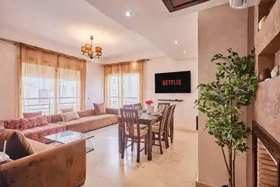 Image de 2br Getaway Near Mosque & Seaside Promenade