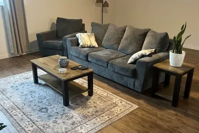 Image de Newly renovated 3 bdrm unit