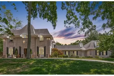 Image de Luxury French Chateau Estate with Pool, Spa, Pond, Gym & 4. 9 Private Acres