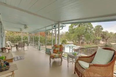 Image de Paddle on the River! Waterfront Retreat in Stuart