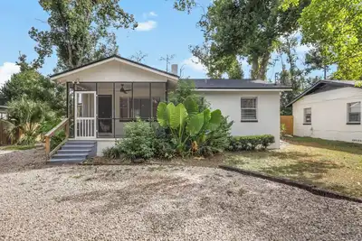 Image de The Doll House - Cozy 3 Bedroom Home Steps to Fsu