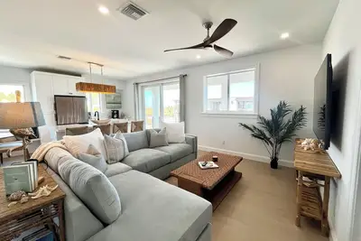 Image de Cozy 2-bedroom cottage on serene Hutchinson Island accross from the beach