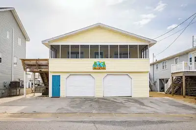 Image de New Listing! Walk to Beach, Hot Tub & Games!