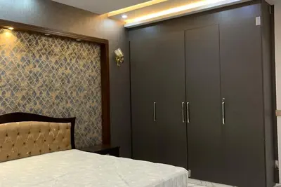 Image de Elegant 11 Marla House in Bahria Town Lahore, 5 Bedrooms, 2 Tv Lounges and more.