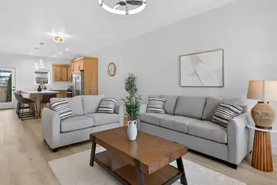 Image de Nampa`s New Nest - The Nova 716