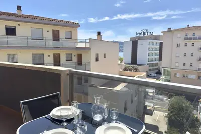 Image de Appartement climatisé avec parking à 250m de la plage