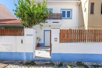 Image de Casa do Limoeiro 4-bdr house in a quiet square, 10 min walk from Cascais center.