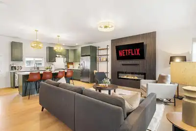 Image de Rent 2 homes Modern Lux 4bds/3bath w/ Arcade by Jblm/Plu/Korea Town