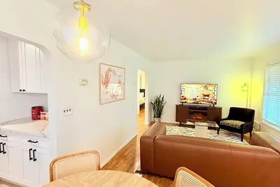 Image de Cozy 3-bdrm House Central Tacoma 6th Ave, Proctor, Shops - World Cup