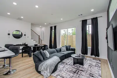 Image de Awesome New 3-bedroom, 3. 5-bath townhome in vibrant Houston.