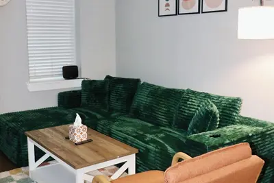 Image de Charming and Comfy Getaway Minutes from Downtown