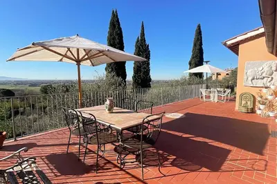Image de A few minutes from Pisa and Lucca, beautiful villa in the Tuscan countryside.