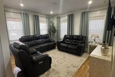 Image de Heart of Salem Charming 3-bedroom house \n5-12 minute walk from everything.