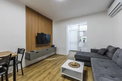 Image de City Center Apartment | Cozy 1br with Patio by PikHost