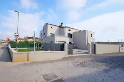 Image de Charming 4★ Holiday Home \"Stara Hiža\" with Garden & Balcony – Near Fažana