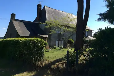 Image de Appartement « Dans Manoir du XVIIe » avec jardin privé et Wi-Fi