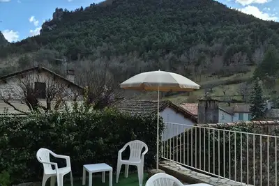 Image de Maison de vacances avec vue d'exception, vue montagne et Wi-Fi à Peyreleau