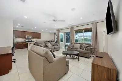 Image de Private Retreat Near River Walk, Marketplace, Csub