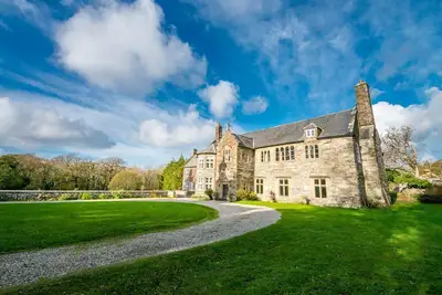 Image de Elizabethan Manor House Set In Beautiful Countryside | Gors-Y-Gedol