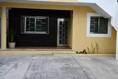 Image de Family house approx 20 min airport and beach, quiet area and close to Av.