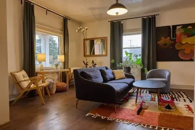 Image de The Mill Hand's Haven- eclectic 3br Belmont home.