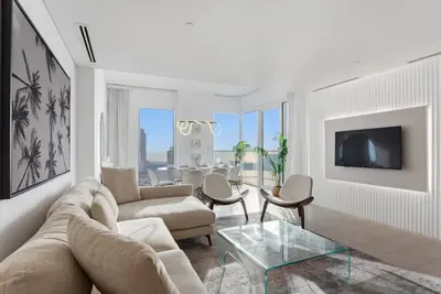 Image de Stunning View 2 Bedroom apartment w Private Beach