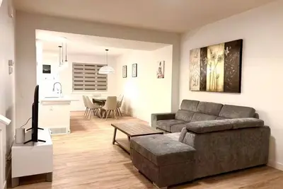 Image de Sparkling Super Brand New Modern, 3br House