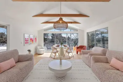 Image de Chic Boho Escape Minutes to Nauset Beach!