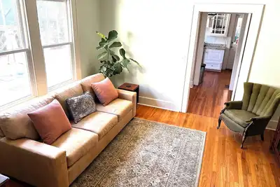 Image de Fore Patrons Only--3 Queens Br, 2 Baths