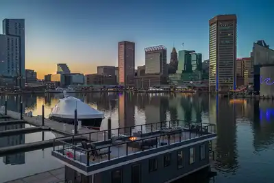 Luxe Black Houseboat: Inner Harbor Skyline Views