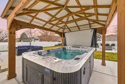 Image de Mega Hot Tub - Fire Pit - Play Room - Sleeps 12