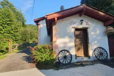 Image de Cottage champêtre avec ruisseau