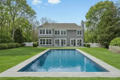 Image de Charming Southampton Estate, Spacious Layout with Private Pool, Perfectly. . .