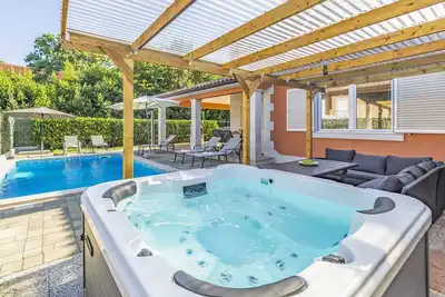 Image de Lotus Elite Villa with Pool & Jacuzzi 7