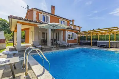 Image de Lotus Elite Villa with Pool & Jacuzzi 9