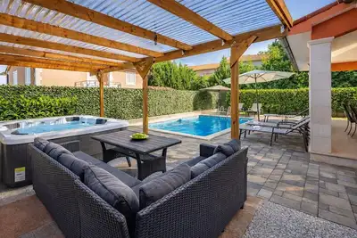 Image de Lotus Elite Villa with Pool & Jacuzzi 10