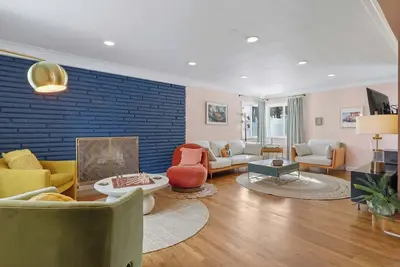 Image de Luxury Retreat-King Bed-Finished Basement-Backyard